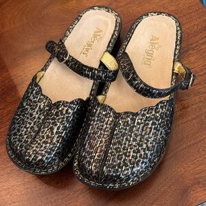 Alegria Leopard Print